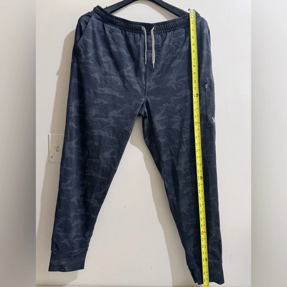 Vuori Men's Dark Camo Joggers